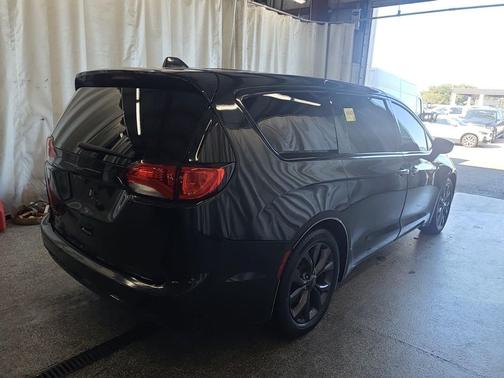 2018 Chrysler Pacifica Touring Plus