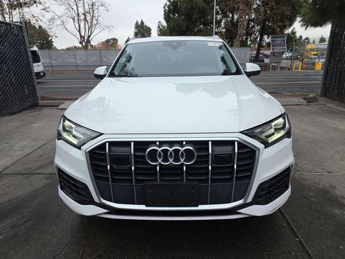 2022 Audi Q7 55 Premium Plus