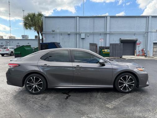 2018 Toyota Camry SE