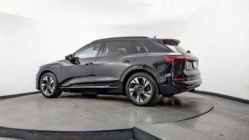 2022 Audi e-tron Premium