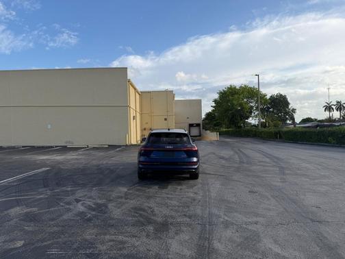 2021 Audi e-tron Premium