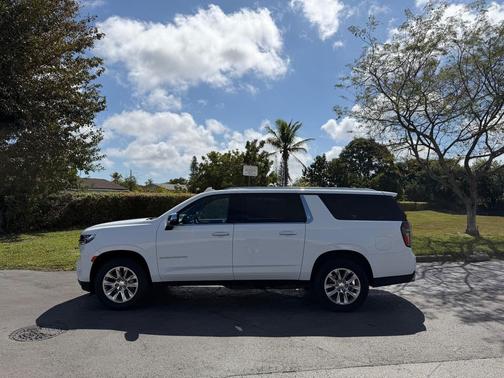 2023 Chevrolet Suburban Premier