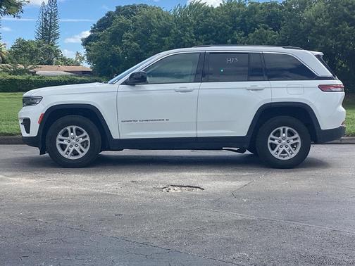 2024 Jeep Grand Cherokee Laredo