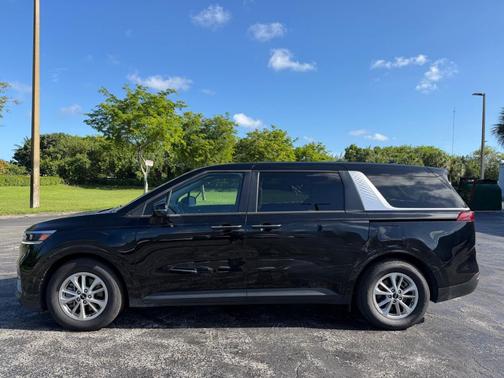 Aurora Black Pearl 2023 Kia Carnival LX