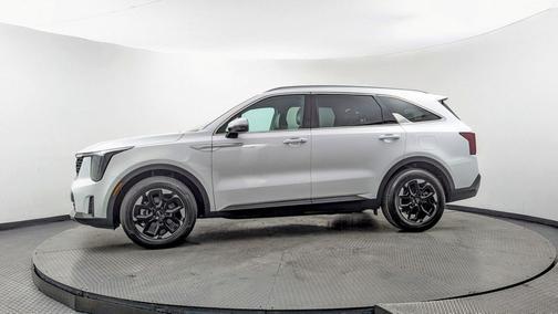 Glacial White Pearl 2024 Kia Sorento S