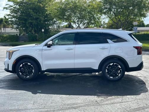 Glacial White Pearl 2024 Kia Sorento S