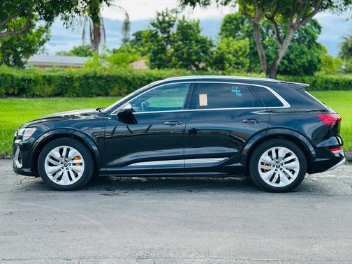 2022 Audi e-tron S Premium Plus