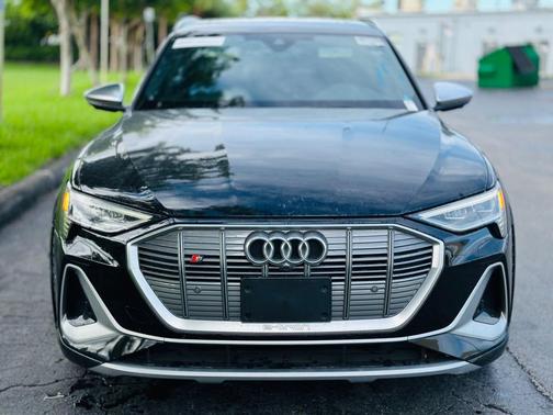 2022 Audi e-tron S Premium Plus