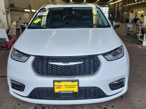 Bright White Clearcoat 2023 Chrysler Pacifica Hybrid Limited