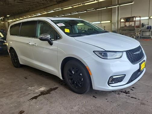 Bright White Clearcoat 2023 Chrysler Pacifica Hybrid Limited