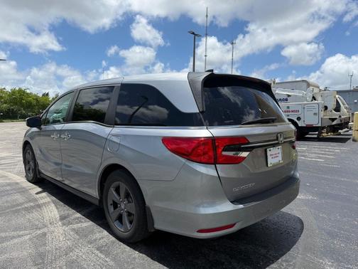 Lunar Silver Metallic 2022 Honda Odyssey EX