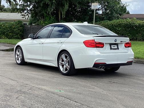 2018 BMW 330 i