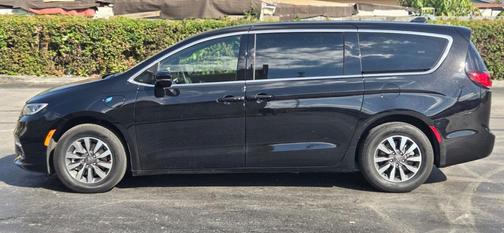 2025 Chrysler Pacifica L