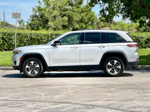 2023 Jeep Grand Cherokee 4xe Base