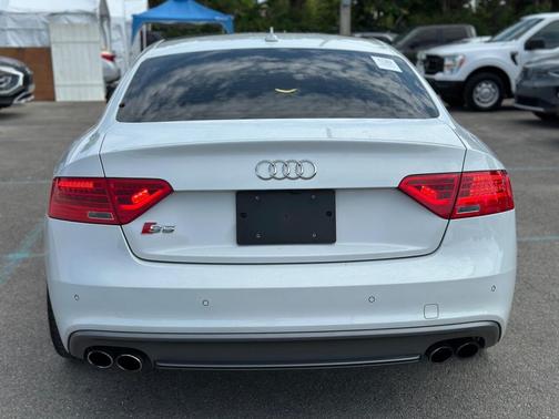 Glacier White Metallic 2017 Audi S5 COUPE