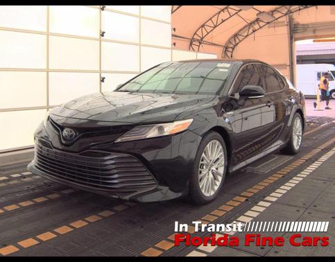 2020 Toyota Camry Hybrid XLE