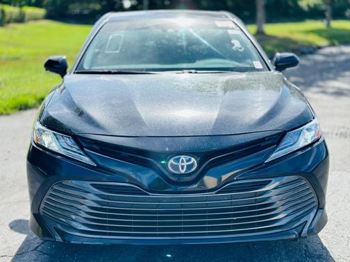2020 Toyota Camry Hybrid XLE