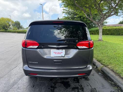 Granite Crystal Metallic Clearcoat 2023 Chrysler Voyager LX