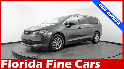 Granite Crystal Metallic Clearcoat 2023 Chrysler Voyager LX