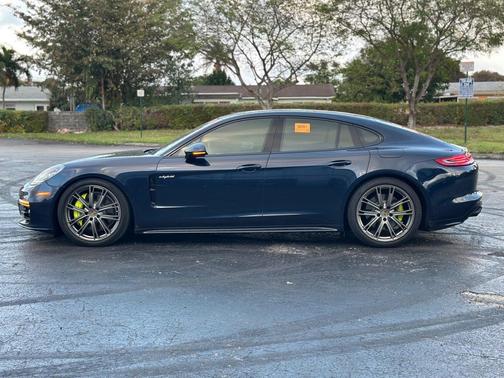 2018 Porsche Panamera 4