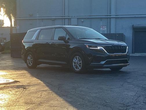 2024 Kia Carnival LX
