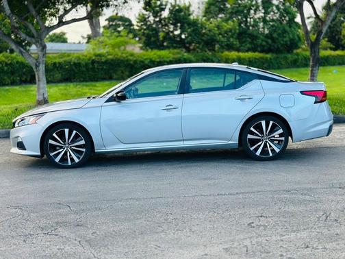 2022 Nissan Altima 2.5 SR