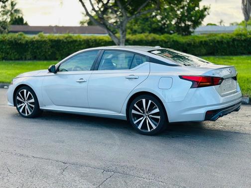 2022 Nissan Altima 2.5 SR