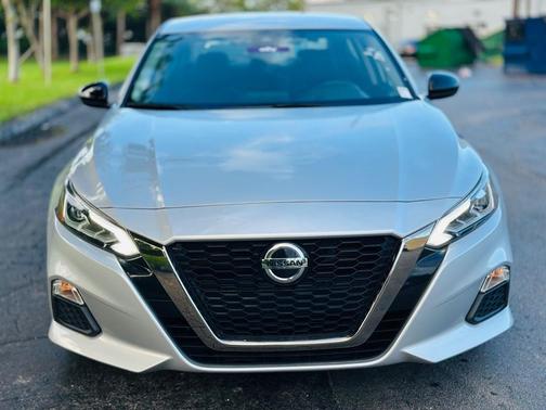 2022 Nissan Altima 2.5 SR