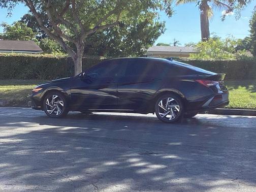 2025 Hyundai ELANTRA HEV SEL Sport