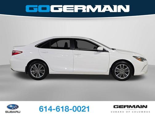 Super White 2017 Toyota Camry SE