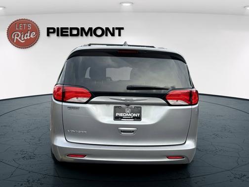 2021 Chrysler Voyager LXI