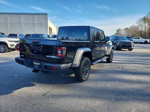 2025 Jeep Gladiator Sport S