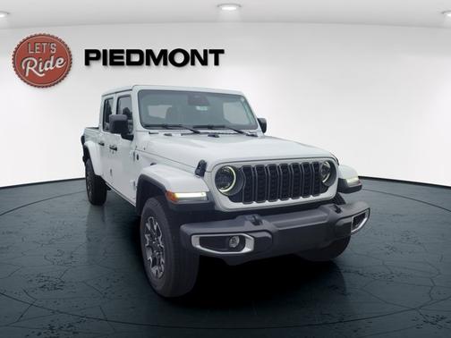 Bright White Clearcoat 2026 Jeep Gladiator Sahara
