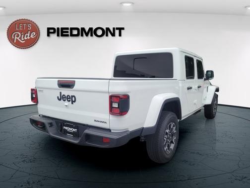 Bright White Clearcoat 2026 Jeep Gladiator Sahara