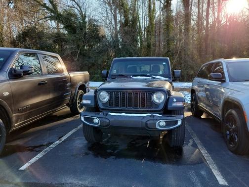 2024 Jeep Gladiator Sport
