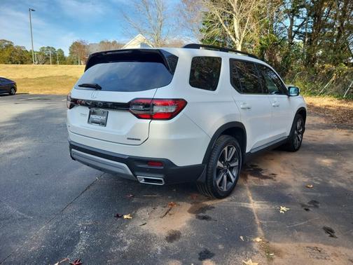 2023 Honda Pilot Touring