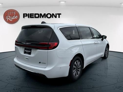 2025 Chrysler Pacifica Hybrid Select