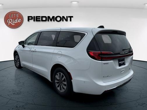2025 Chrysler Pacifica Hybrid Select