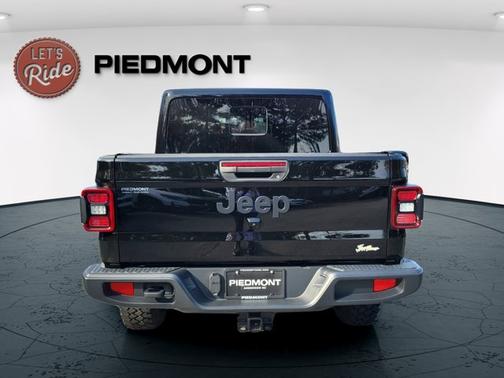 2024 Jeep Gladiator Jeep Beach