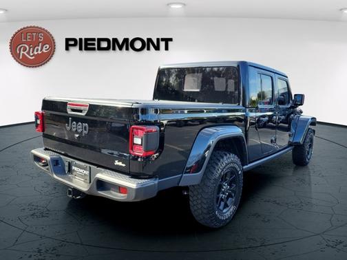 2024 Jeep Gladiator Jeep Beach
