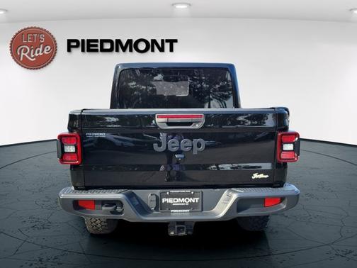 2024 Jeep Gladiator Jeep Beach