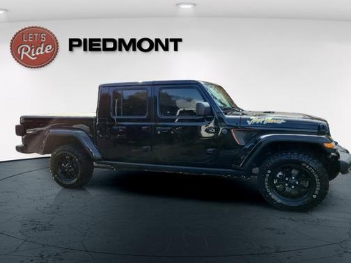2024 Jeep Gladiator Jeep Beach
