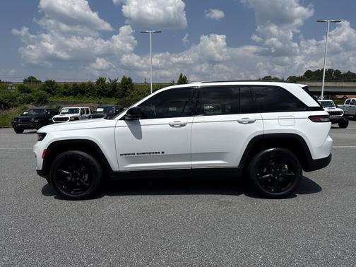 2022 Jeep Grand Cherokee Altitude
