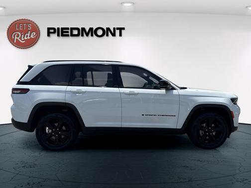 2022 Jeep Grand Cherokee Altitude