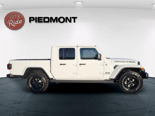 2025 Jeep Gladiator High Tide