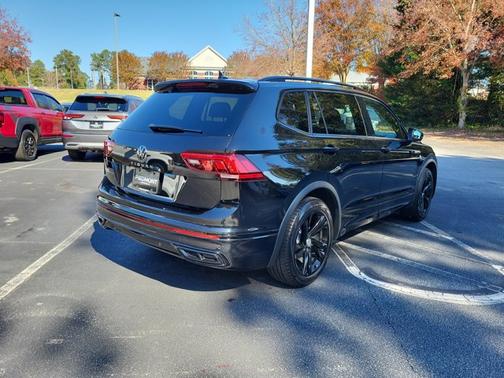 2024 Volkswagen Tiguan SE R-Line Black