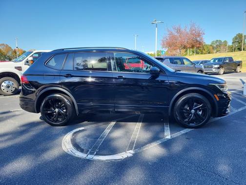 2024 Volkswagen Tiguan SE R-Line Black