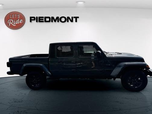 2025 Jeep Gladiator Sport S