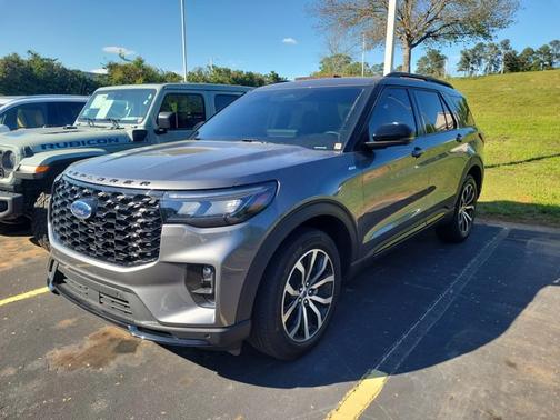 Gray Metallic 2025 Ford Explorer ST-Line