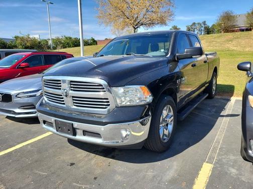 Diamond Black Crystal Pearlcoat 2019 RAM 1500 Classic Big Horn